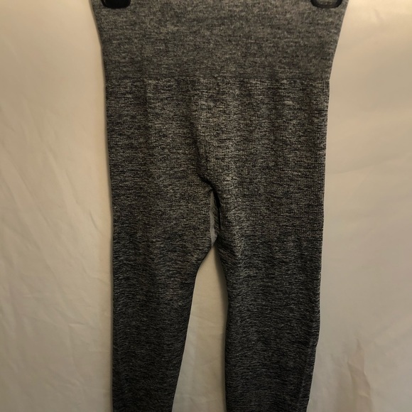 Victoria Secret athletic tights - Picture 2 of 2